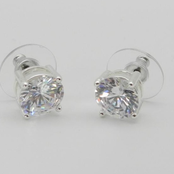 Jewelry - Silver studs earrings